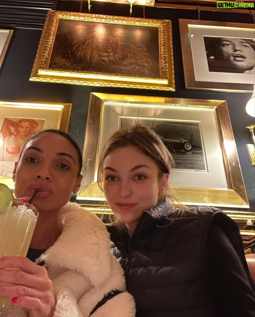 Lili Simmons Instagram - Gloria and Claud may not have been besties but @msgabrielleryan and I always have the best times!!! Never not smiling. I will meet you in any city my girl! Heart broken about Gloria but thank god I get to keep you in real life!!! Love you babes. ❤️❤️❤️ #powerbook4ce #girlstrip #paris #chicago #anywhere “Ok I’m ready.” -G 😂
