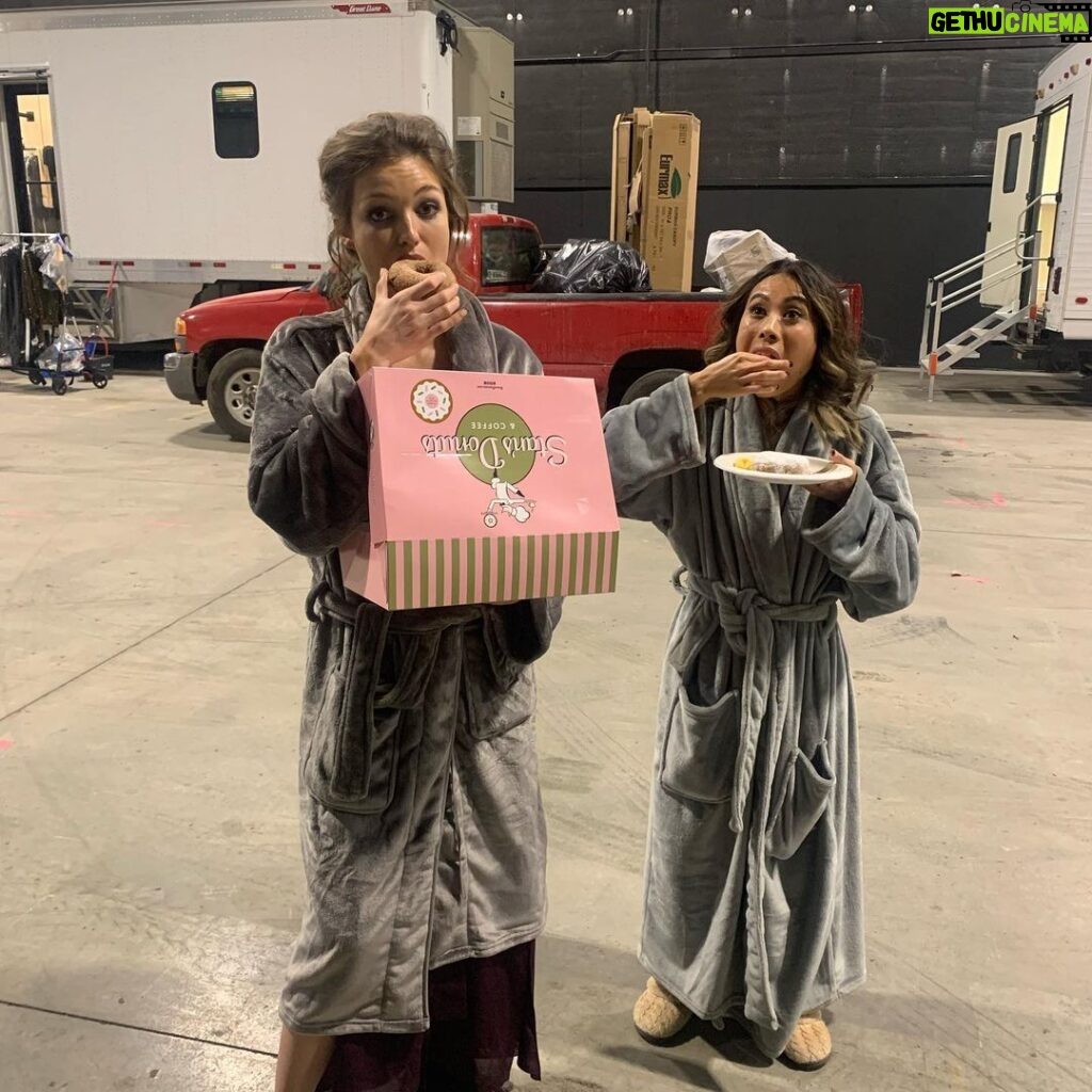 Lili Simmons Instagram - Photo dump of just a few bts moments from @forcestarz . What a f*!king amazing cast and crew we have. So much love for you all. #powerbook4ce #power #bts