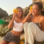 Lilliana Bowrey Instagram - In Polynesian culture, wearing a flower on your right side of your ear means you’re available. So yeah, you get the idea 🙂