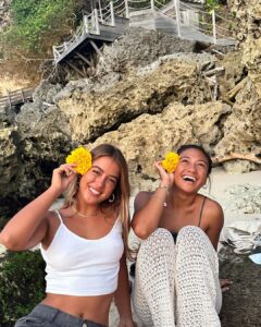 Lilliana Bowrey Instagram - In Polynesian culture, wearing a flower on your right side of your ear means you’re available. So yeah, you get the idea 🙂