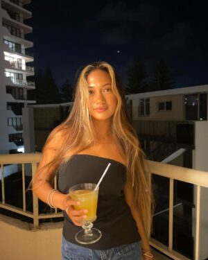 Lilliana Bowrey Instagram - idk here’s a fun series I found in my drafts of my tequila pineapple and me 🙂🍍