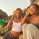 Lilliana Bowrey Instagram - In Polynesian culture, wearing a flower on your right side of your ear means you’re available. So yeah, you get the idea 🙂