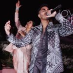 Lilly Singh Instagram - Hannjiiiiii ✨ Some of my favourite moments from #LoveAndLight2023 I have zero pictures from the event on my phone. In fact, I don’t think I saw many people on their phone, period. Community anywhere is important, but I find more and more we’re only experiencing it online. In fact, we only measure moments, behavior and worth by what’s online these days. These pictures hold memories that a caption or IG post will never do justice to…and I love that. After the party, so many people texted me saying “your family and friends are so warm and welcoming,” and that makes me really proud. I’ve been to one too many events in my life where I walked in and immediately felt awkward. I felt this pressure to put on an act and find acceptance. That’s the opposite of what I want this annual event to be. Whether this is your 30th Diwali, or your first, this party will always be about unity, warmth and inclusion. That good, good energy is mandatory. Grateful for these moments. This is love 💜 📸: @alanvphotos