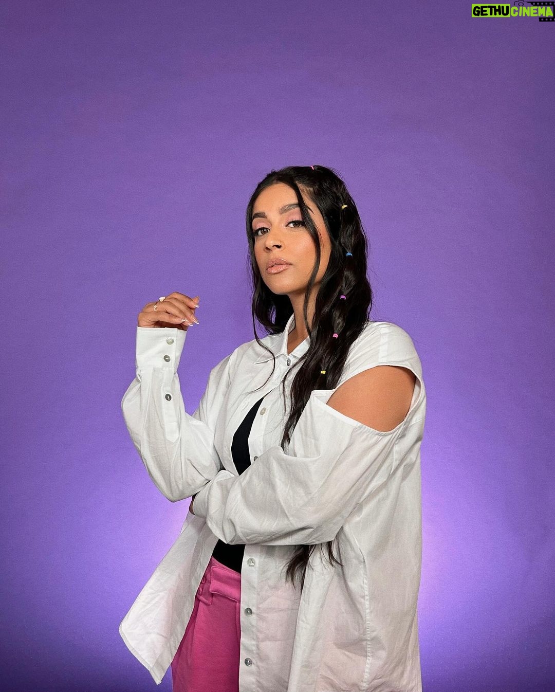 Lilly Singh Instagram - It’s Diwali season 🪔 The holiday season always has me reflecting on what love and light mean to me. Here are a few thoughts that have been floating around in my head. This may not resonate with all of you, but if it inspires a few, then great. Kindness is so underestimated. Being kind to a stranger you pass, a friend who is in need, or literally anyone you connect with in your day is important and valuable. Will any of these small acts of kindness I do solve all the worlds big problems? Probably not. But does that mean they don’t matter? That can’t be right. We have to value kindness. All of it matters. Love and light are infinite when we are a collective, but individually no one has enough light to shine on everything or everyone. But that doesn’t mean we should succumb to darkness and do its bidding. Perhaps that divisive behavior is exactly what darkness wants? I think about this because I reflect on that last time I felt my light dim. It was when I came back from my recent India trip. The purpose of this trip was to shine light onto issues I care deeply about. I met girls who were married off at 13 years old, unable to go to school. Although these girls were made of pure light, the circumstances felt dark to me and I carried that energy back home with me. I remember coming home and being upset… at everything and everyone. I picked fights with my parents. I snapped at my friends. Upon reflection, I hold grace for myself because I’m only human, but I also recognize that none of that behavior helped a single girl back in India. You cannot fight darkness with more darkness. Another thing I don’t know for certain is how to tackle all of the darkness in the world. When we talk about light overcoming dark, good overcoming evil.. it feels so overwhelming because there are countless examples of darkness running rampant. But even in the midst of that confusion, one thing I do know for certain is that love and light have to be part of the answer. And love and light matter, because there are also countless examples where good is thriving in this world. Wishing those who celebrate a very happy start to the Diwali season 💜