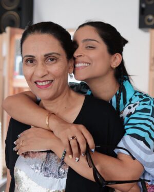 Lilly Singh Instagram - Flew home to Toronto for 72 hours to surprise my mom and family. What are your family parties like? 👇🏽

My mom called me multiple times over the past couple weeks trying to convince me to fly back home for my Pooa’s (aunts) birthday party. I told her I couldn’t because I had so many upcoming travels, which is true. She reluctantly understood. But then two weeks ago, I decided to say EFF IT and booked a flight. I woke up at 4am, flew to Toronto, got myself to my parents house and FaceTimed them. I said, “mom I’m at a really cute place right now, look!” I flipped the screen around and watched with amusement as my mom and dad both starred at an a image of their house with utter confusion. I waited a whole minute for them to comprehend but they didn’t. Finally I said, “I’m outside bro!!” Later I found out that they thought I was showing them something made with AI 🥹

Last night was the party and honestly, it was pure soul food. So much of us live life online, curating the best moments of our day, worried about what people think and trying to put on the slightest facade. And that’s cool from time to time, but there’s nothing quite like sitting with people you love, doing nothing but being imperfect and living in the moment. Sure famous DJs are cool but have you ever played Antakshari with a bunch of competitive aunties? All my Bollywood training leads me to these moments (see slide 5). 

A few highlights from yesterday: 

•I had Gol Guppay after so long and ate 10 🤤 

•seeing my aunties react to me surprising them. If you didn’t know, my aunties call themselves The Fun Gang (what’s app group certified) and my favourite thing is surprising them 😱

•I handle the bartending and DJing and I take my jobs very seriously #vibesdirector it is my #1 duty to ensure O Tina O Tina plays in full force whenever my sister @thetinasingh is on the dance floor 💃🏽

•ending the night with no music, no dancing and just an hour of conversation, recounting old memories (like the time my cousin and I were stuck inside a bouncy castle that was deflating…) 🏰 

I’m so grateful for this life, these people and feeling so much love ❤️