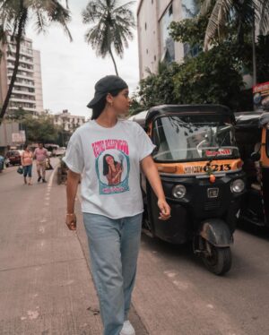 Lilly Singh Instagram - Mumbai got me like 😁 It’s been 4 years since I’ve visited India because the pandemic cancelled all my plans in 2019. I usually visit 1-2 times a year and this has been the largest gap of not doing so in my career. 

Travelling is a privilege. And it’s one I prioritize working towards because I think travelling is responsible for a lot of my greatest strengths as a person. Namely, travelling so much has taught me to become adaptable and to recognize that your way, isn’t the only way. 

The reality is that we all grow up in a bubble, in which people talk a certain way, work a certain way, respect or disrespect people a certain way and problem solve a certain way. And it becomes very easy to think that way is the only and right way. But it’s not. And while I do strongly believe that there is much work to do in every country in the world, India included, to improve on issues like gender equality, that’s not the same as believing every part of another country or culture should operate in a way you’re familiar with. 

I’m used to doing business via email. This past week I learned to adapt to What’s App. 

I’m used to LA traffic and this past week I adapted because I experienced Mumbai traffic 😅 

And I’m accustomed to alone time and slightly more personal space (a privilege in itself) but when you’re in the most populated country in the world, you have to adapt. 

And my favourite, I’m used to saying “yes, no or maybe” and now I’ve adapted and I have a head nod for every emotion. No words needed. 

We can become so used to making our surroundings suitable for us, which is a lovely luxury that people should practice if they can. I certainly do. But travelling reminds me that we also need to have the ability to adjust and pivot if the situation calls for it. And the situation often does in life, in relationships and in business. Travel is a great way to exercise that skill. And to get off your high horse a little bit and get humbled. 

Thank you for always welcoming me with open arms and hearts India❤️

📸: @saulopez