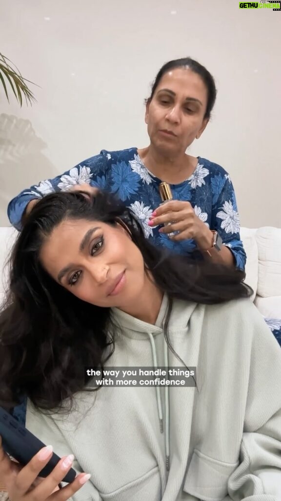 Lilly Singh Instagram - My mom is the sweetest savage ever 🤌🏾 Getting my hair ready for my annual Diwali celebration with the help of @aavrani and my mother’s love/lowkey roast. My mom has been oiling my hair since I was about 4 years old and it remains one of my favourite bonding moments. Catch my hair looking healthy af this weekend because when it comes to hair care, WE👏🏾DO👏🏾NOT👏🏾PLAY👏🏾 Grateful for these moments 🙏🏾
