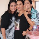Lilly Singh Instagram - Flew home to Toronto for 72 hours to surprise my mom and family. What are your family parties like? 👇🏽 My mom called me multiple times over the past couple weeks trying to convince me to fly back home for my Pooa’s (aunts) birthday party. I told her I couldn’t because I had so many upcoming travels, which is true. She reluctantly understood. But then two weeks ago, I decided to say EFF IT and booked a flight. I woke up at 4am, flew to Toronto, got myself to my parents house and FaceTimed them. I said, “mom I’m at a really cute place right now, look!” I flipped the screen around and watched with amusement as my mom and dad both starred at an a image of their house with utter confusion. I waited a whole minute for them to comprehend but they didn’t. Finally I said, “I’m outside bro!!” Later I found out that they thought I was showing them something made with AI 🥹 Last night was the party and honestly, it was pure soul food. So much of us live life online, curating the best moments of our day, worried about what people think and trying to put on the slightest facade. And that’s cool from time to time, but there’s nothing quite like sitting with people you love, doing nothing but being imperfect and living in the moment. Sure famous DJs are cool but have you ever played Antakshari with a bunch of competitive aunties? All my Bollywood training leads me to these moments (see slide 5). A few highlights from yesterday: •I had Gol Guppay after so long and ate 10 🤤 •seeing my aunties react to me surprising them. If you didn’t know, my aunties call themselves The Fun Gang (what’s app group certified) and my favourite thing is surprising them 😱 •I handle the bartending and DJing and I take my jobs very seriously #vibesdirector it is my #1 duty to ensure O Tina O Tina plays in full force whenever my sister @thetinasingh is on the dance floor 💃🏽 •ending the night with no music, no dancing and just an hour of conversation, recounting old memories (like the time my cousin and I were stuck inside a bouncy castle that was deflating…) 🏰 I’m so grateful for this life, these people and feeling so much love ❤️