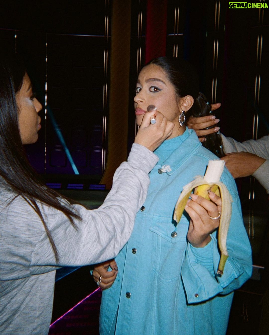 Lilly Singh Instagram - Everyday I eat a banana at 1pm to break my fast. Iām usually working at 1pm so I decided to embrace it and make it art. *cue Hollaback girl* IYKYK š