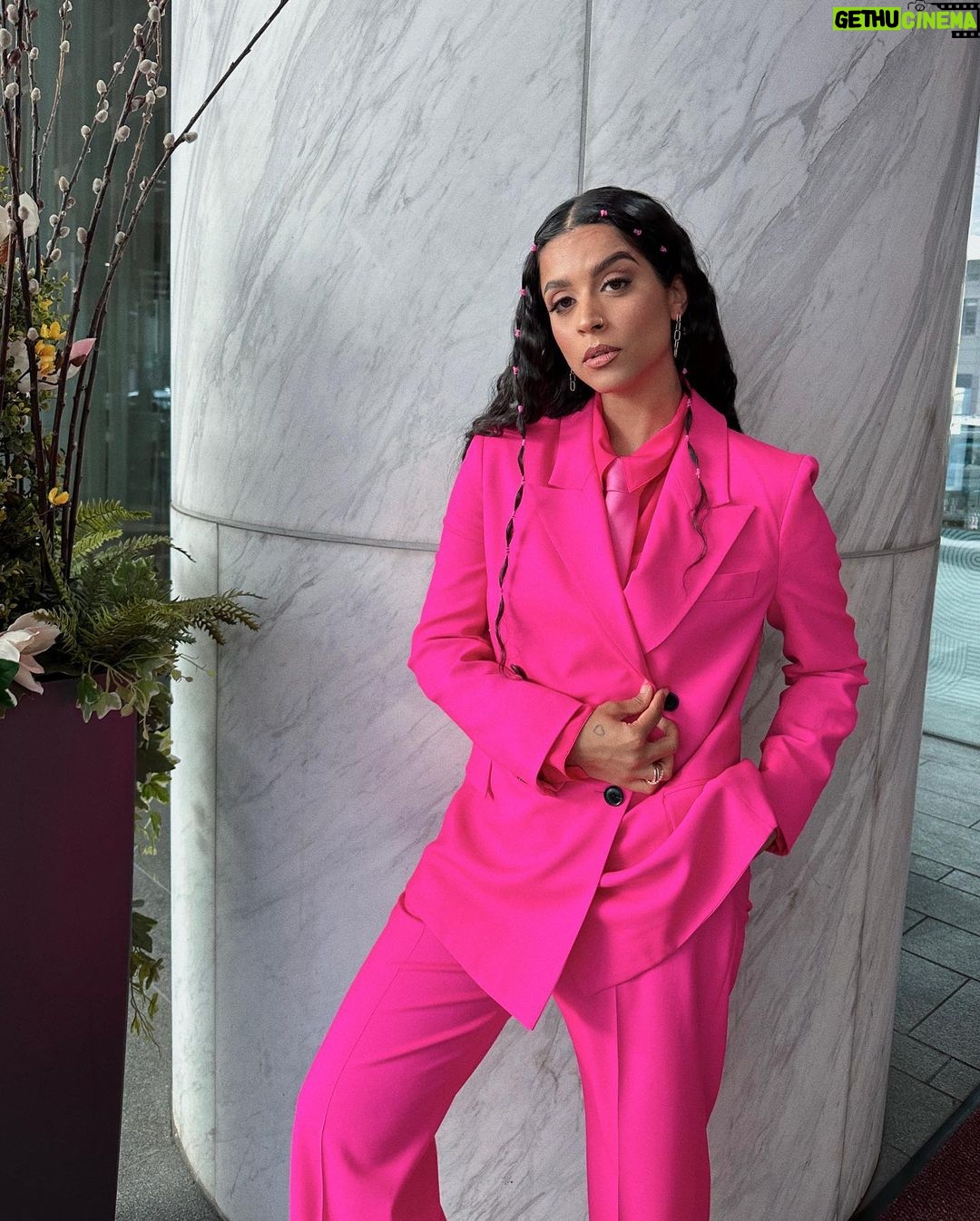 Lilly Singh Instagram - Woke up in NYC. Performed in Toronto. Going to bed in Los Angeles.
