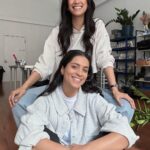 Lilly Singh Instagram - Get you a friend that oils your hair after a long week 😍 thank you @rooshyroy for bringing me back to life after an exhausting week of press. Next week, I do it again 💪🏽 PS: is there any feeling better than a scalp massage with oil? The only correct answer is… no. New York City