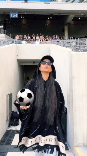 Lilly Singh Instagram - Haters will say it’s photoshop 👀😂
Bringing my skills to the @weareangelcity season opener, but maybe I should just stick to being the hype woman ✅ 

Catch me field side every game doing the most. And you should join me!! Follow @weareangelcity and join us in making HERSTORY baby. These games are beyond fun and unlike any other sporting event. If you can attend a game in LA, I highly recommend!! 

In conclusion, SPORTS. 
#ACFC #AngelCityFC 

PS: thanks @franciaraisa for the assist ⚽️