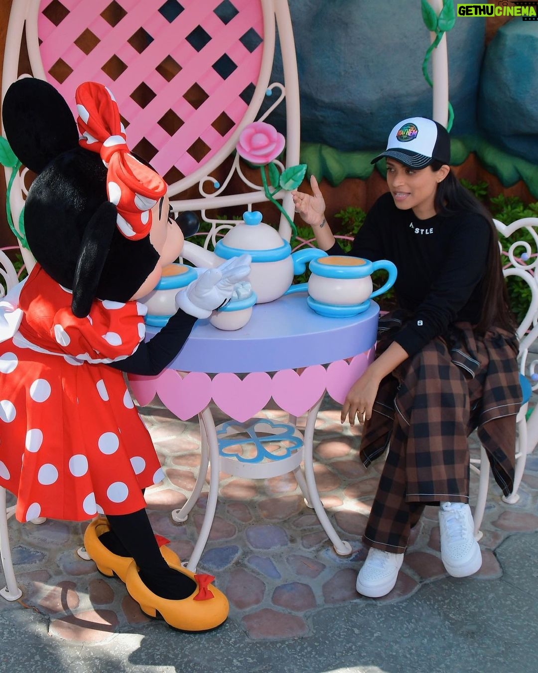 Lilly Singh Instagram - Work meeting with my new bosses 🐭