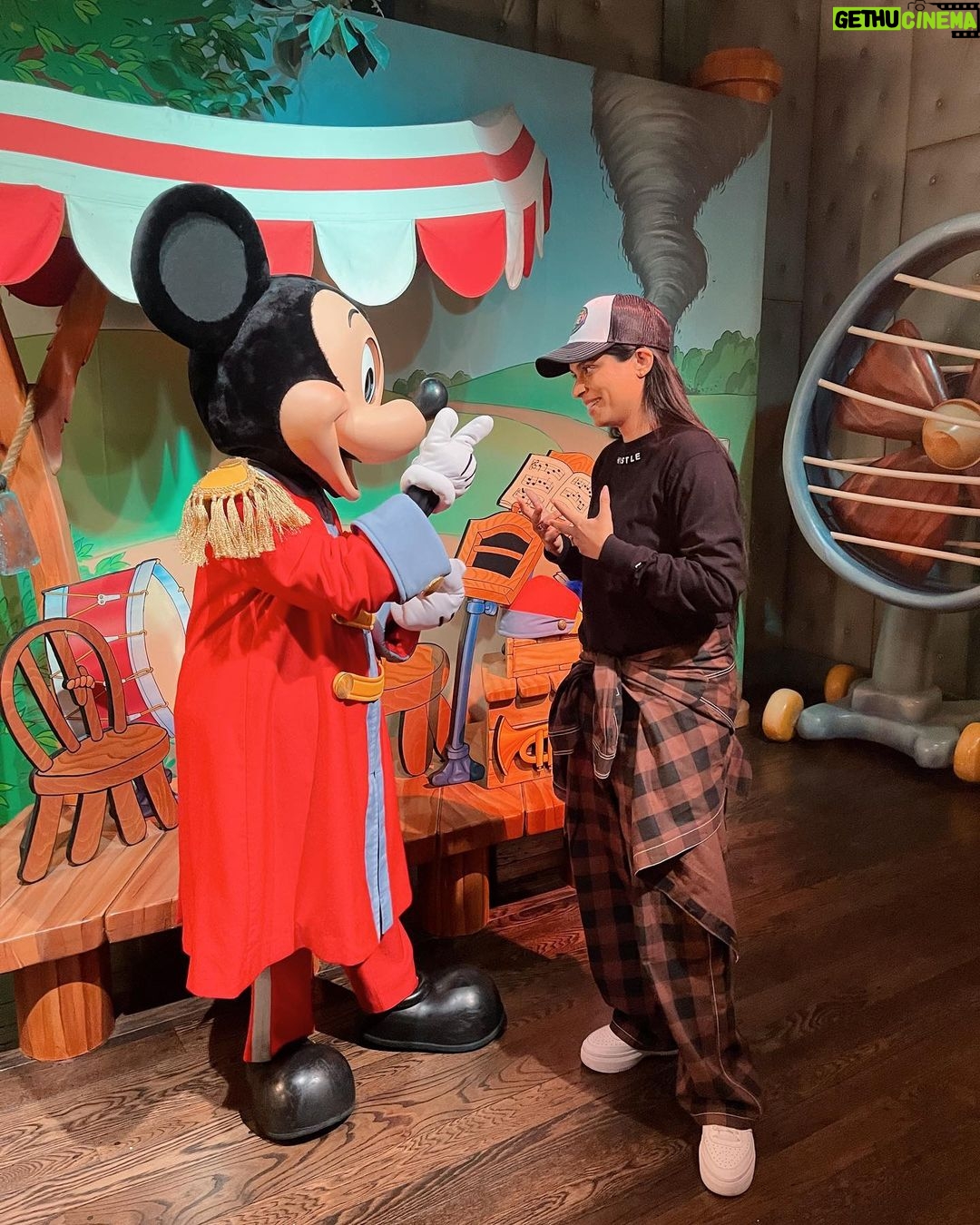 Lilly Singh Instagram - Work meeting with my new bosses 🐭
