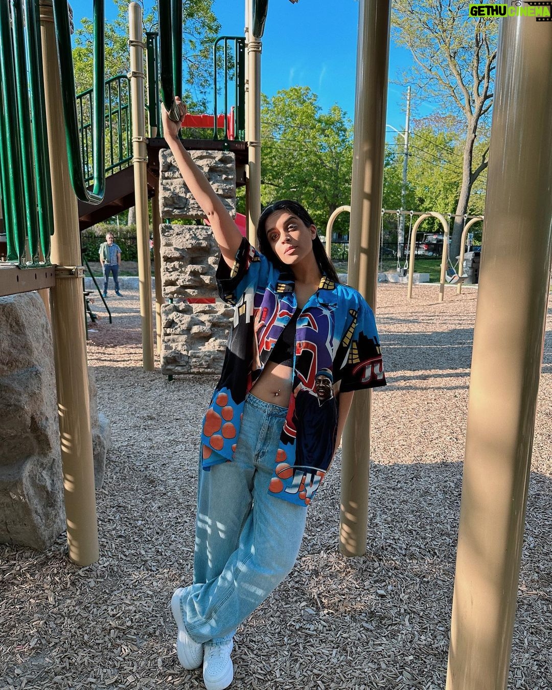 Lilly Singh Instagram - Toronto summers hit different ☀️ Toronto, Ontario