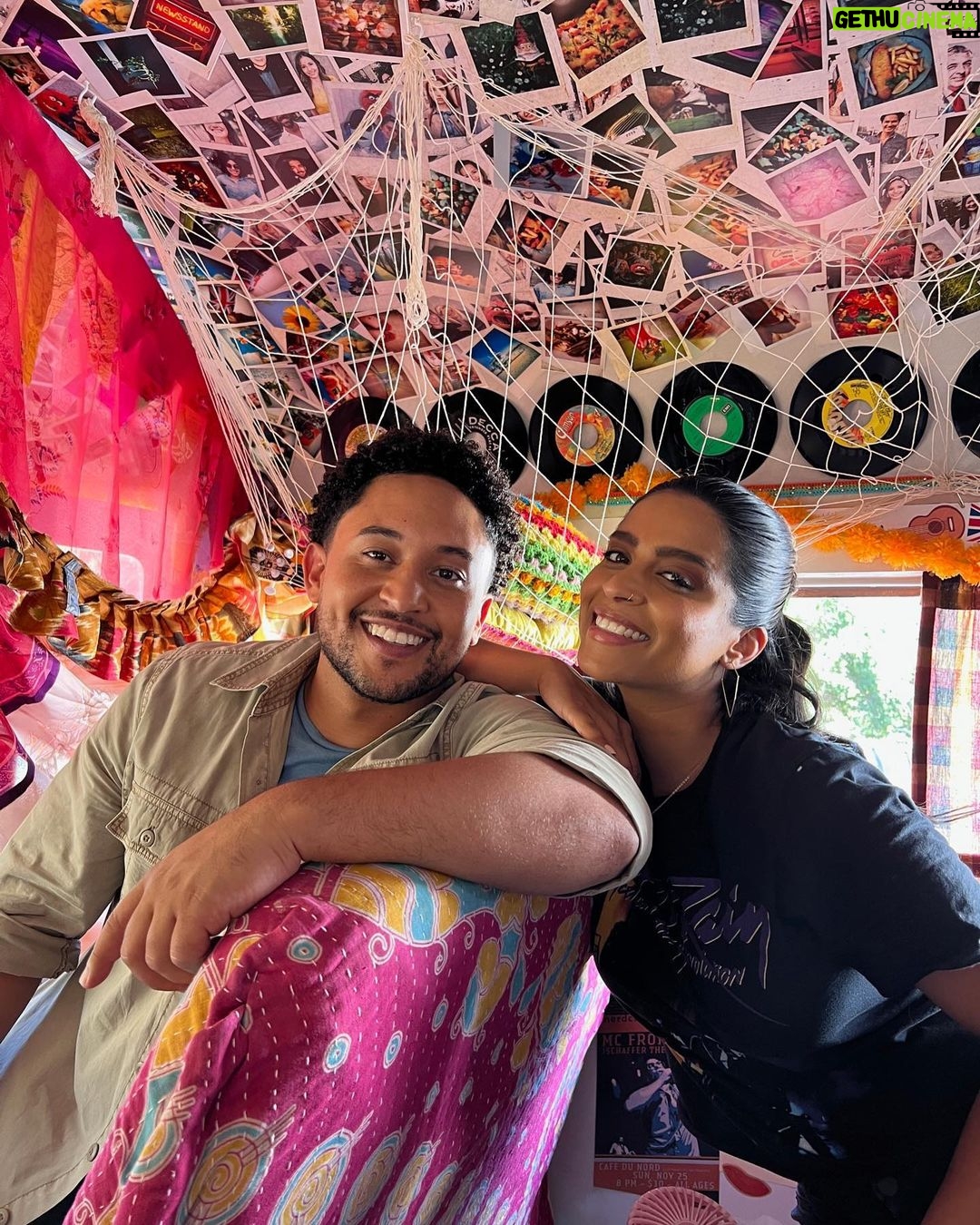 Lilly Singh Instagram - I can’t believe this is my job. Shooting @themuppetsmayhem was truly the experience of a lifetime. From having to yell at Morgan Freeman to hyping myself up with the Power Rangers theme song (cc: @tahj_mowry), it was a wild ride. Here’s some BTS to prove it 🙏🏽❤️ All 10 episodes are streaming now on Disney+. If you’ve watched it, I hope you enjoyed it! Sending my love and gratitude to you for taking the time ❤️ ROCK ON 🤟🏽