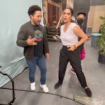 Lilly Singh Instagram - I can’t believe this is my job. Shooting @themuppetsmayhem was truly the experience of a lifetime. From having to yell at Morgan Freeman to hyping myself up with the Power Rangers theme song (cc: @tahj_mowry), it was a wild ride. Here’s some BTS to prove it 🙏🏽❤️ All 10 episodes are streaming now on Disney+. If you’ve watched it, I hope you enjoyed it! Sending my love and gratitude to you for taking the time ❤️ ROCK ON 🤟🏽