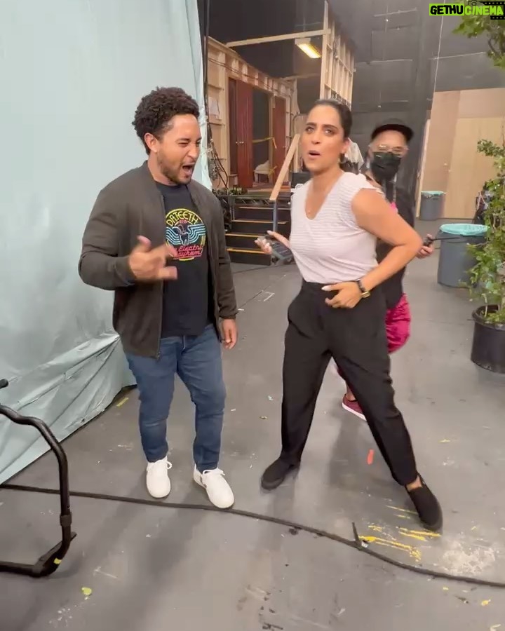 Lilly Singh Instagram - I can’t believe this is my job. Shooting @themuppetsmayhem was truly the experience of a lifetime. From having to yell at Morgan Freeman to hyping myself up with the Power Rangers theme song (cc: @tahj_mowry), it was a wild ride. Here’s some BTS to prove it 🙏🏽❤️ All 10 episodes are streaming now on Disney+. If you’ve watched it, I hope you enjoyed it! Sending my love and gratitude to you for taking the time ❤️ ROCK ON 🤟🏽