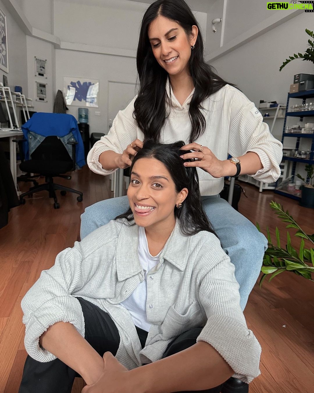 Lilly Singh Instagram - Get you a friend that oils your hair after a long week π thank you @rooshyroy for bringing me back to life after an exhausting week of press. Next week, I do it again πͺπ½ PS: is there any feeling better than a scalp massage with oil? The only correct answer isβ¦ no. New York City