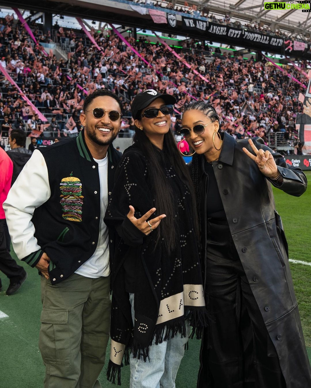 Lilly Singh Instagram - It’s game day baby! It’s time for me to cheer, applaud and ask someone what exactly the rules are! Let’s go @weareangelcity #ACFC ⚽️