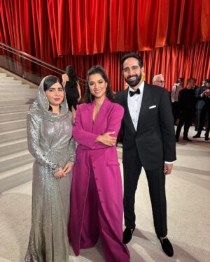 Lilly Singh Instagram - What an honour it was to be amongst so many talented humans yesterday! Thank you to @theacademy and @abcnetwork for having me! Congrats to all of the nominees and winners!! 

On a personal note, it was so amazing to see my fellow South Asians thriving on the carpet, as presenters and in two instances, as… wait for it… OSCAR WINNERS! Congrats to everyone who worked on both #NaatuNaatu and #TheElephantWhisperers! Here are your roses for continuing to pave a path for all of us… 🌹🌹🌹 thank you!! This is hard, important work and I truly applaud you and am grateful. 

Let’s make sure this progress continues with forward momentum. Hopefully next year, we can see even more South Asian representation on that stage as presenters, nominees, winners and dancers (that Naatu Naatu performance was EPIC but I wish some bomb af South Asian dancers got the chance to be part of it). 

In conclusion, DESIS. 🤌🏽