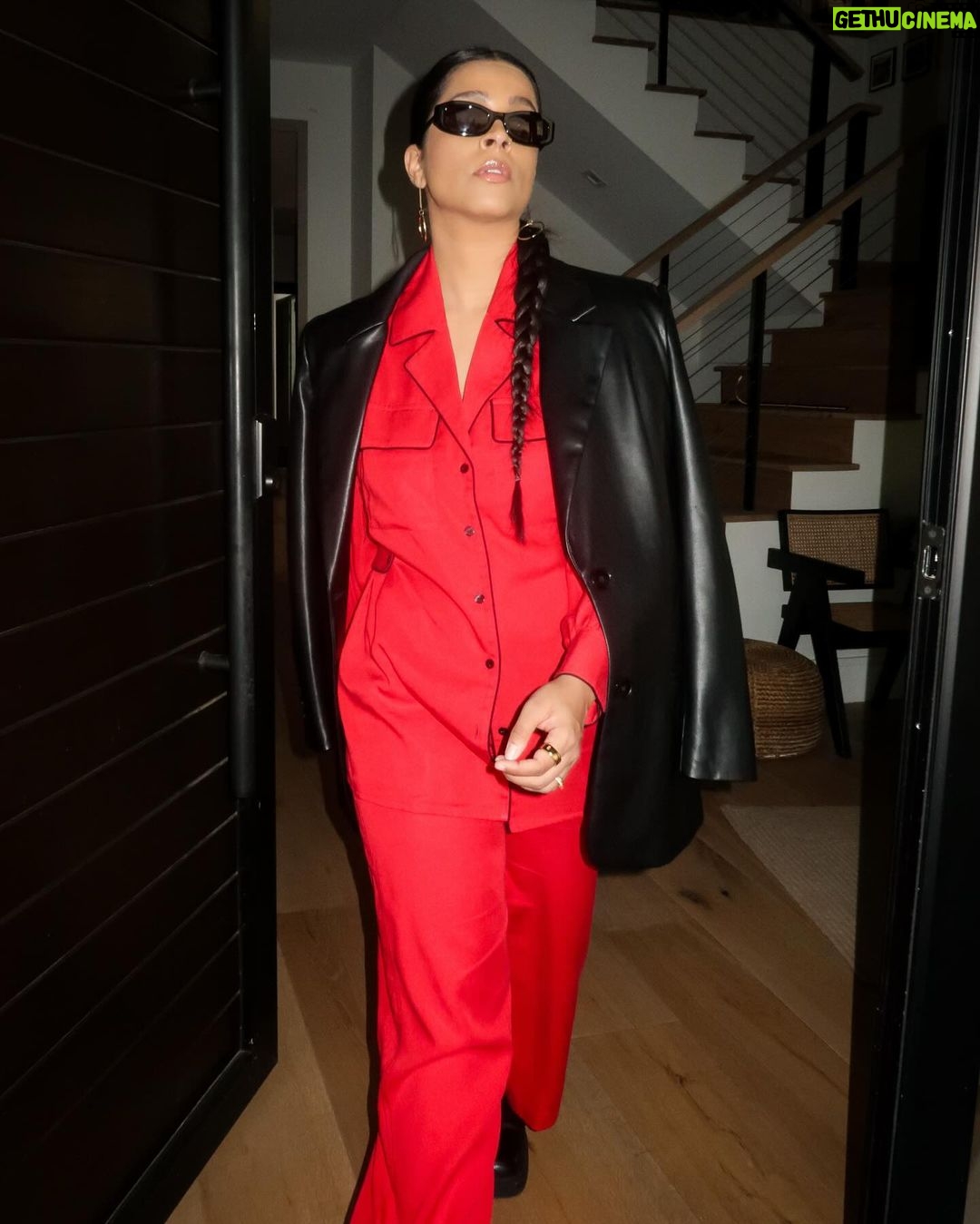 Lilly Singh Instagram - Stepped out to be amongst comedy royalty last night for the @curbyourenthusiasm final season premiere. The after party had fresh sushi and free merch and this is my new bar for success. Pretty, pretty, prettyyyyyy good.