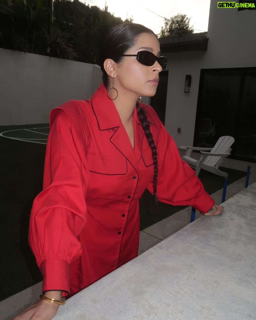 Lilly Singh Instagram - Stepped out to be amongst comedy royalty last night for the @curbyourenthusiasm final season premiere. The after party had fresh sushi and free merch and this is my new bar for success. Pretty, pretty, prettyyyyyy good.