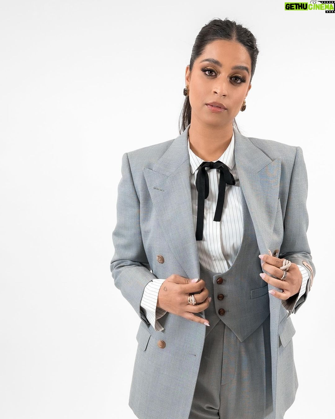 Lilly Singh Instagram - Daddy’s home 🏠 Love this @gucci number I wore this past weekend for the Golden Globes @Billboard After Party. Happy to report that I didn’t fall in this outfit 💅🏽 Suit: @gucci Jewels: @levian_jewelry Styling: @desireemorales Make Up: @aaronpaulbeauty Hair: @kattthompson Hair Prep: @AAVRANI Photo: @manelaylopez