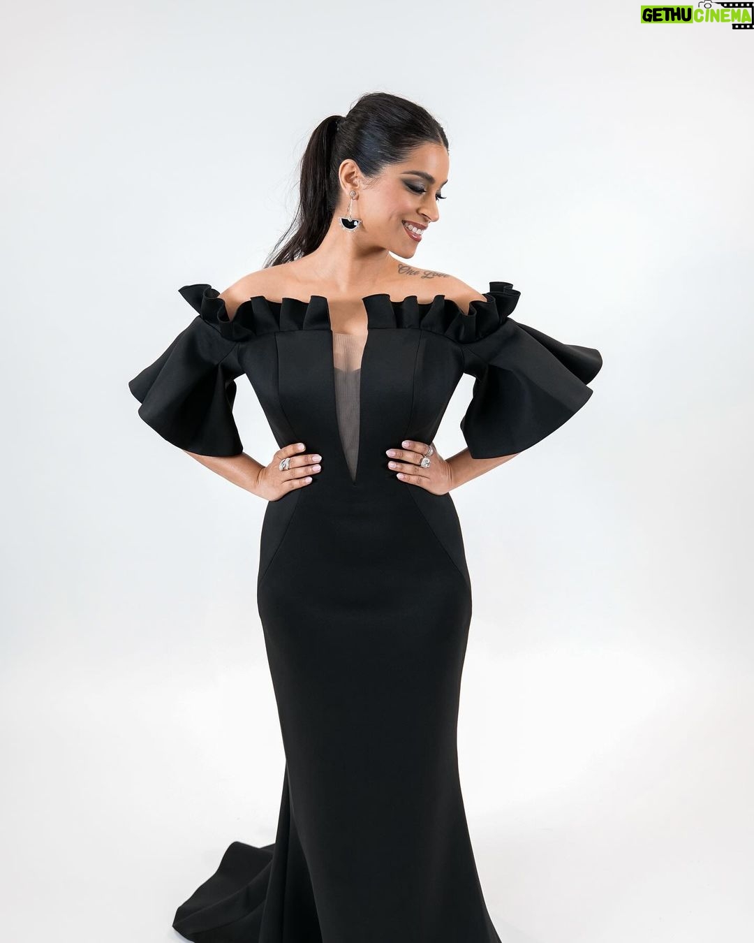 Lilly Singh Instagram - Last night for the Golden Globes ✨ I haven’t worn a dress in 4 years, but I felt called to start the new year with one. I’m happy to report that I somehow managed while wearing heels, having a long train and having no pockets. I was super proud of myself… until it was time to leave and I fell flat on my face while walking to my car. Welp. She is beauty, she is grace… 💁🏽♀️ Photo: @manelaylopez Dress: @jovanifashions Jewelry: @hanut101 Styling: @desireemorales Makeup: @aaronpaulbeauty Hair: @kattthompson Hair care: @AAVRANI
