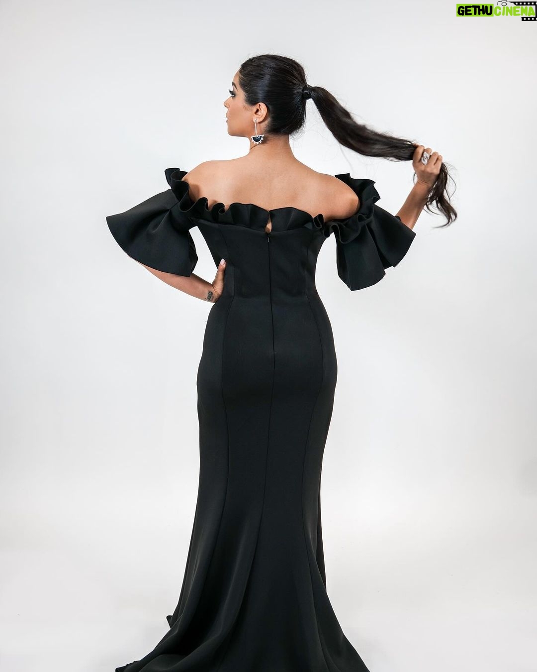 Lilly Singh Instagram - Last night for the Golden Globes ✨ I haven’t worn a dress in 4 years, but I felt called to start the new year with one. I’m happy to report that I somehow managed while wearing heels, having a long train and having no pockets. I was super proud of myself… until it was time to leave and I fell flat on my face while walking to my car. Welp. She is beauty, she is grace… 💁🏽♀️ Photo: @manelaylopez Dress: @jovanifashions Jewelry: @hanut101 Styling: @desireemorales Makeup: @aaronpaulbeauty Hair: @kattthompson Hair care: @AAVRANI
