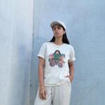 Lilly Singh Instagram - Maybe if I just play with my necklace a little… okay good, yes. And then maybe look away into space as if I’m pondering. Nailed it. One hand in pocket. Good, good. Adjust the hat a bit perhaps? Is this good? Wait, let me lean in a tad too on the side that hides my pimple. Perfffff. Boom. Candid. Natural. Sorry, just love my fit too much today. Monochromatic cream? It’s giving, “I carry a Tide pen in my pocket.” Ufffff. Grab yourself a “Books Over Bakwaas” t-shirt or sweater. For a limited time. Link in bio. 🔗 20% of proceeds go to @unicornisland Fund to help girls and women in India live life to their fullest potential (including literacy skills!) We love a full circle fashion-giveback moment. #GivingTuesday #LillysLibrary #HoliChic