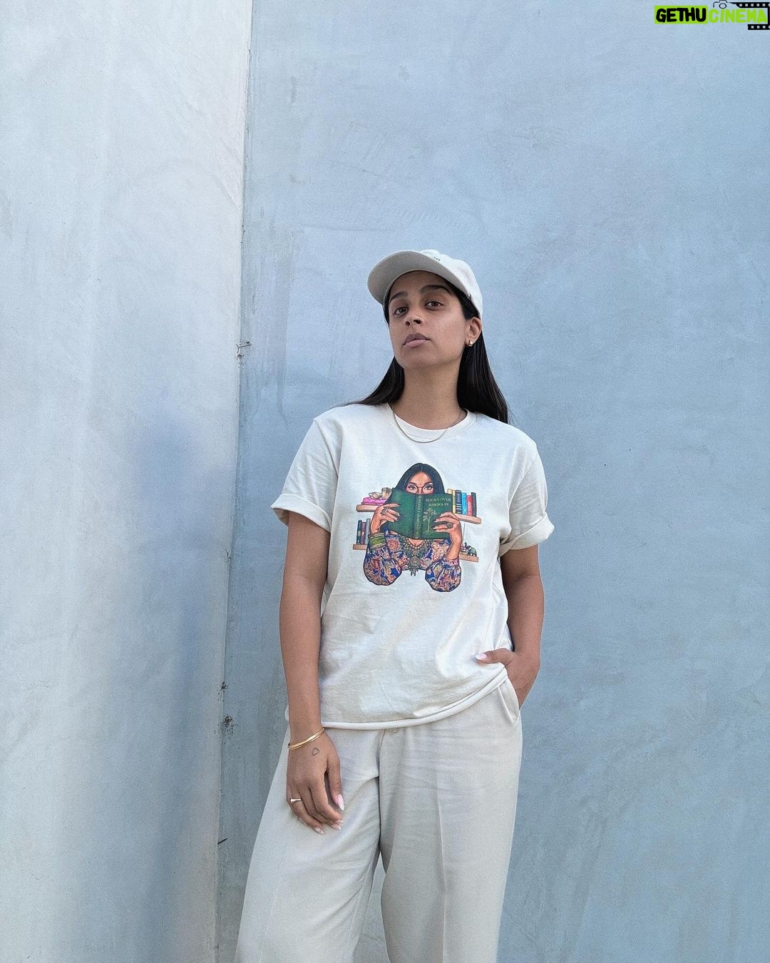 Lilly Singh Instagram - Maybe if I just play with my necklace a little… okay good, yes. And then maybe look away into space as if I’m pondering. Nailed it. One hand in pocket. Good, good. Adjust the hat a bit perhaps? Is this good? Wait, let me lean in a tad too on the side that hides my pimple. Perfffff. Boom. Candid. Natural. Sorry, just love my fit too much today. Monochromatic cream? It’s giving, “I carry a Tide pen in my pocket.” Ufffff. Grab yourself a “Books Over Bakwaas” t-shirt or sweater. For a limited time. Link in bio. 🔗 20% of proceeds go to @unicornisland Fund to help girls and women in India live life to their fullest potential (including literacy skills!) We love a full circle fashion-giveback moment. #GivingTuesday #LillysLibrary #HoliChic