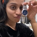 Lilly Singh Instagram - I have an album of photos on my phone that capture a silly or heart-warming memory that I love to re-live again and again. Just me? 1. this is from my recent trip to India. I was visiting a girls school and this student just spent 5 whole minutes explaining her science project to me. I nodded and pretended I knew the scientific words she was saying. When she was done, I looked up and this was my genuine reaction, perfectly captured. Don’t sleep on the potential of Indian girls 💪🏽 2. Live coverage of my mom calling local bookstores to find @lillyslibrarys latest select 🥹 please don’t miss her little notepad. 3. A couple weeks ago, my friend and I cooked dinner for our group chat. We planned for a week, played Italian music while cooking and had the most zen time… until we didn’t, and there was 30 mins left and dinner was more than an hour late 👀 4. From the same dinner, I let my friends take leftovers home in my Tupperware. I do not play when it comes to my Tupperware. My friend left his watch at my house and I texted him this picture saying “I’m glad I have this. You’ll get it back when you return my Tupperware.” I was not joking. 5. A candid shot of my best friend aka my dog watching me during a recent photoshoot. 6. Another gem from India, where this group of girls and I just had an hour convo discussing all the challenges they face. And then we took this picture and I dunno, their smiles really make something in my heart flicker, especially the one next to me. 7. Me at a recent CGT taping with a friend from high school I haven’t seen over a decade. She DMed me saying her kids are fans and I invited her family to come. She was always so extremely nice to me in high school, even if it wasn’t the cool thing to do. 💜 The majority of pics on my phone, I never look at again. But there are some that are just 🤌🏽