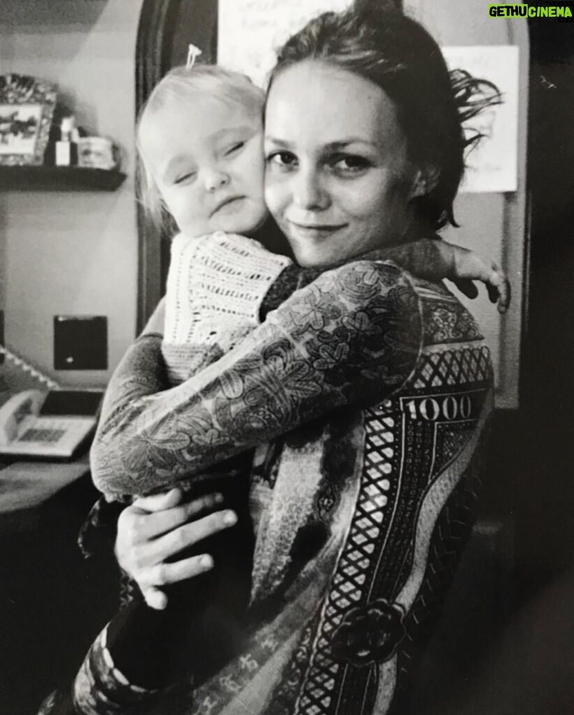 Lily-Rose Depp Instagram - ❤️ Happy birthday to the most beautiful angel on earth ❤️ Je t’aime maman ❤️