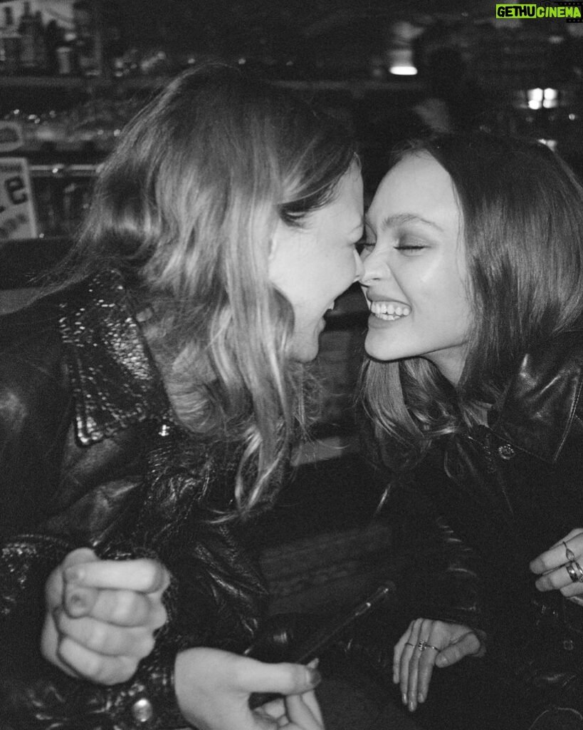 Lily-Rose Depp Instagram - I for she and she for me❤️ she’s my best friend and it’s her bday !!! 22 years of AlanisBC and I couldn’t love u more 🥳🥳🥳