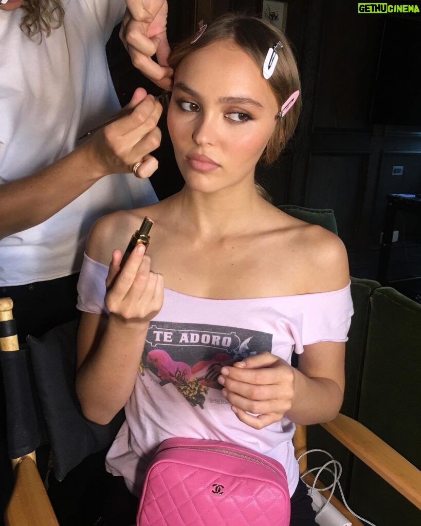 Lily-Rose Depp Instagram - My boos @ninapark @brycescarlett @mimi & @chanelofficial made me feel like a real life princess for #TheKing premiere in nyc 🥰⚔️