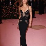 Lily-Rose Depp Instagram - Met ball in @chanelofficial ‘92 🖤🥰 Big thank you to @voguemagazine and to the dream team who made this happen!