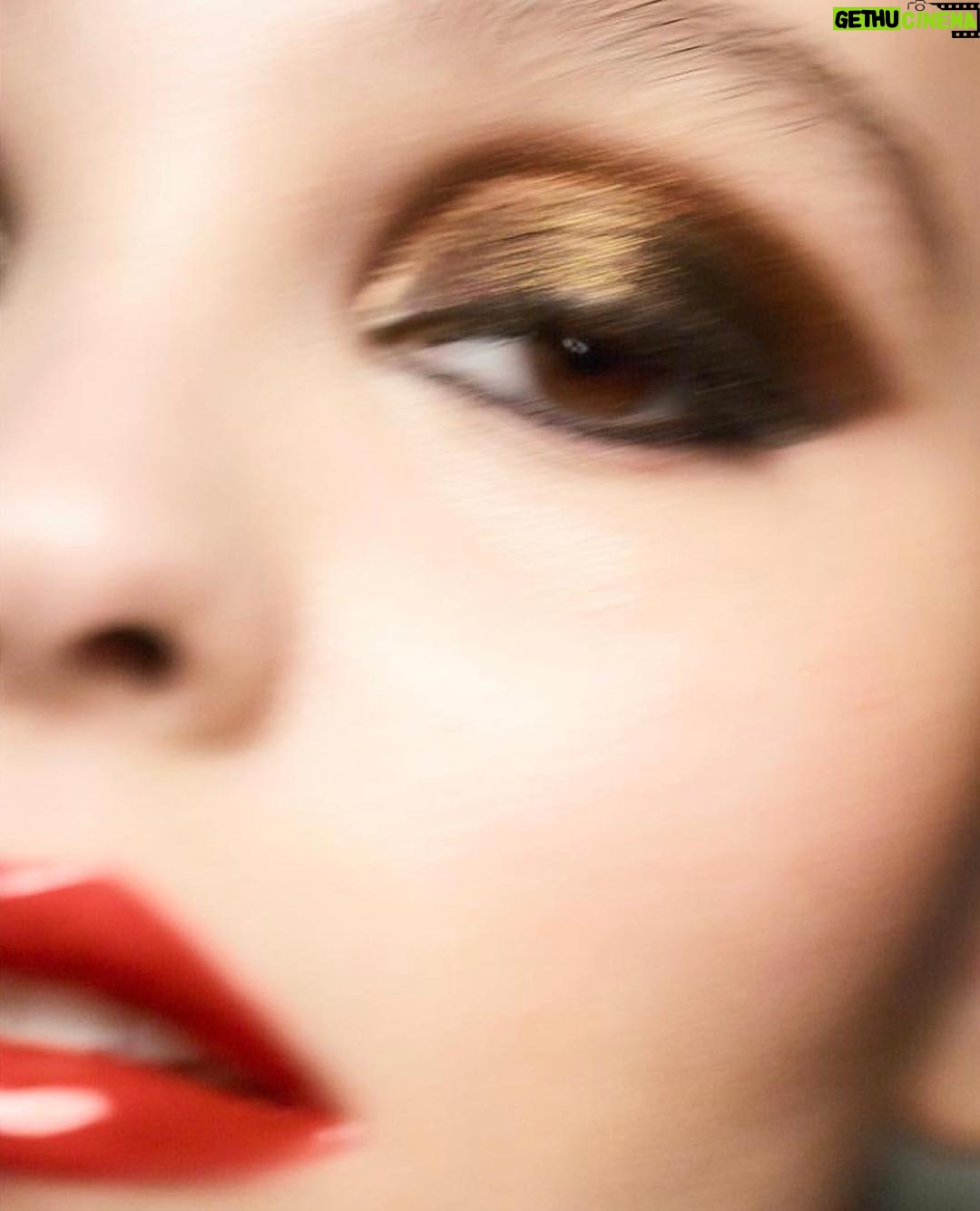 Lily-Rose Depp Instagram - ✨ #collectionlibre @chanel.beauty