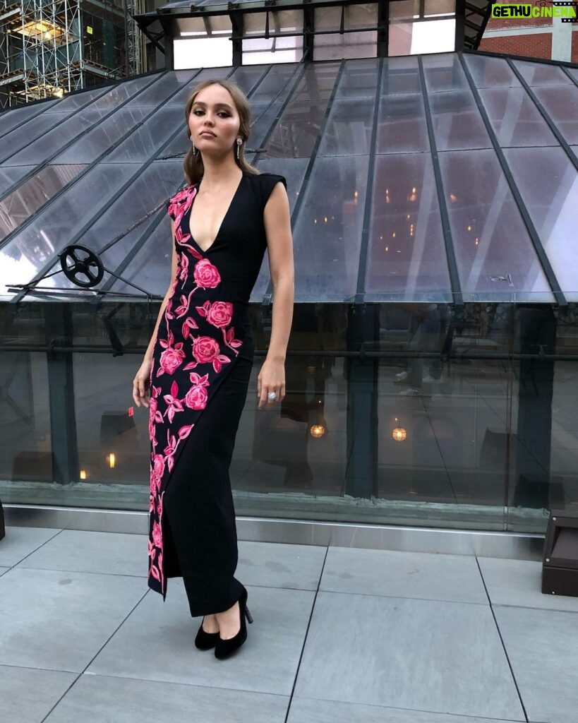 Lily-Rose Depp Instagram - My boos @ninapark @brycescarlett @mimi & @chanelofficial made me feel like a real life princess for #TheKing premiere in nyc 🥰⚔️