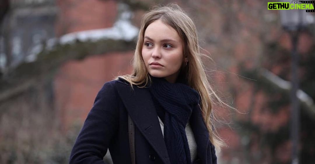 Lily-Rose Depp Instagram - Eve馃懠馃徏 L鈥檋omme Fid猫le un film de Louis Garrel avec @laetitiacasta 馃挊 Bient么t