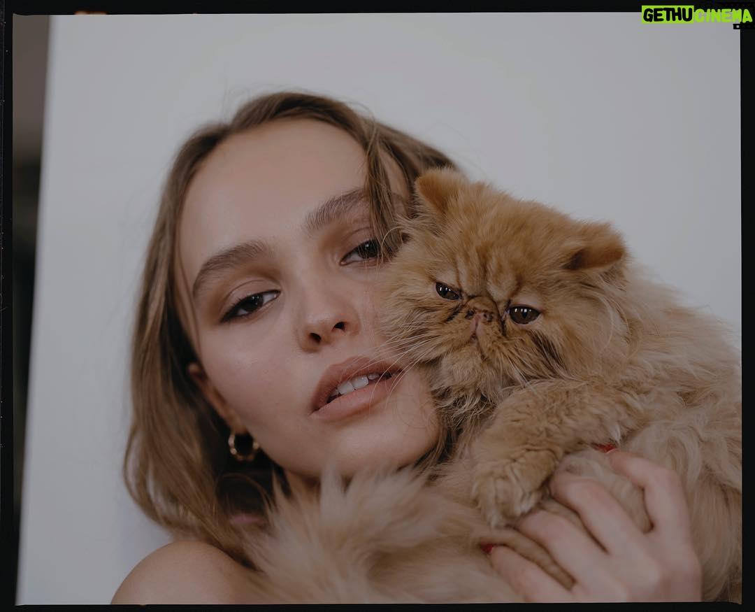 Lily-Rose Depp Instagram - Tiny by @lukegilford 👶🏼