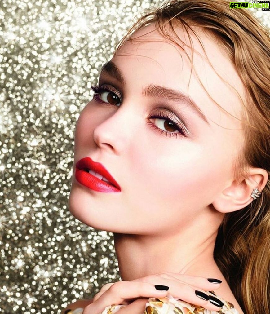 Lily-Rose Depp Instagram - New @chanelofficial @karimsadli @luciapicaofficial 💋