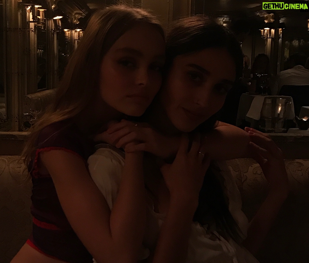Lily-Rose Depp Instagram - Happy 21st AMEELS!!! Wish I could be with u today more than anything! Thank u for being my best friend💘everybody tell ameels how great she is today and every day!!!!