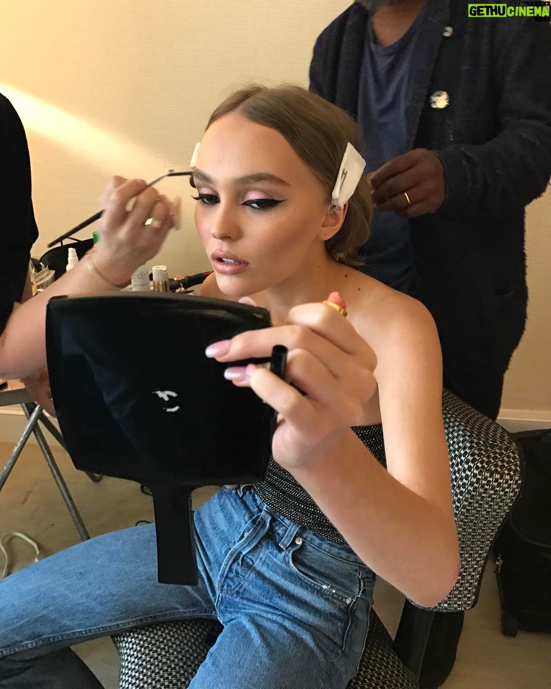 Lily-Rose Depp Instagram - 🌺❤️😍 @voguemagazine @chanelofficial thank you for having me🌼