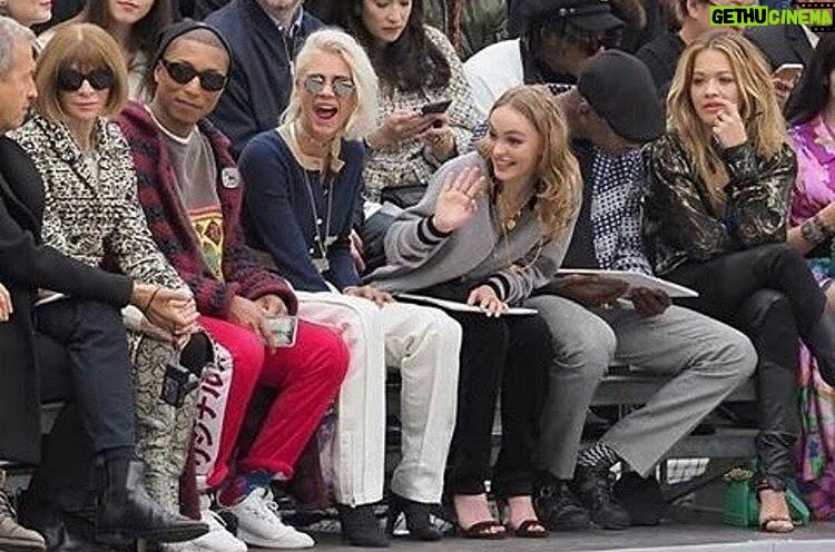 Lily-Rose Depp Instagram - When i see @karimsadli GLOWing front row...