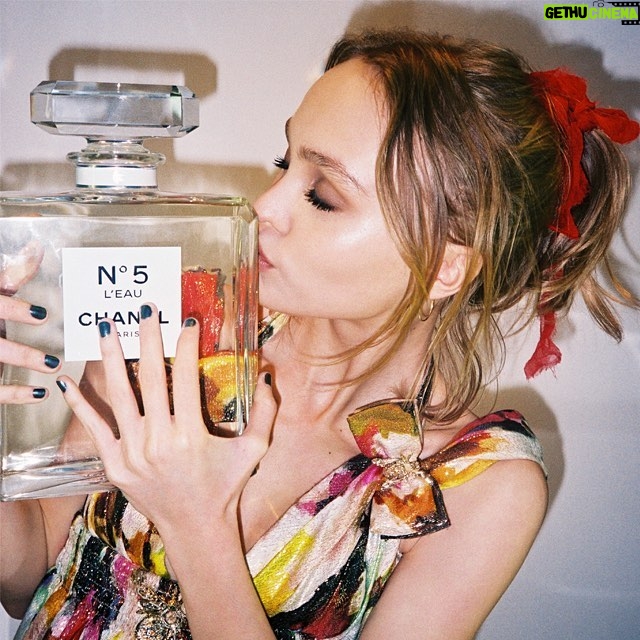 Lily-Rose Depp Instagram - I'm so excited to announce that I am the face of the new Chanel No. 5 L'EAU! ❤️ @chanelofficial #newchanel5