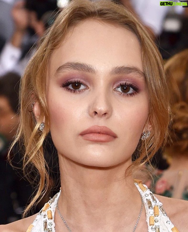 Lily-Rose Depp Instagram - Close up glam @sambryantmakeup @jsthestudio !! Love you two😘💅💅💅💅💅💅💅