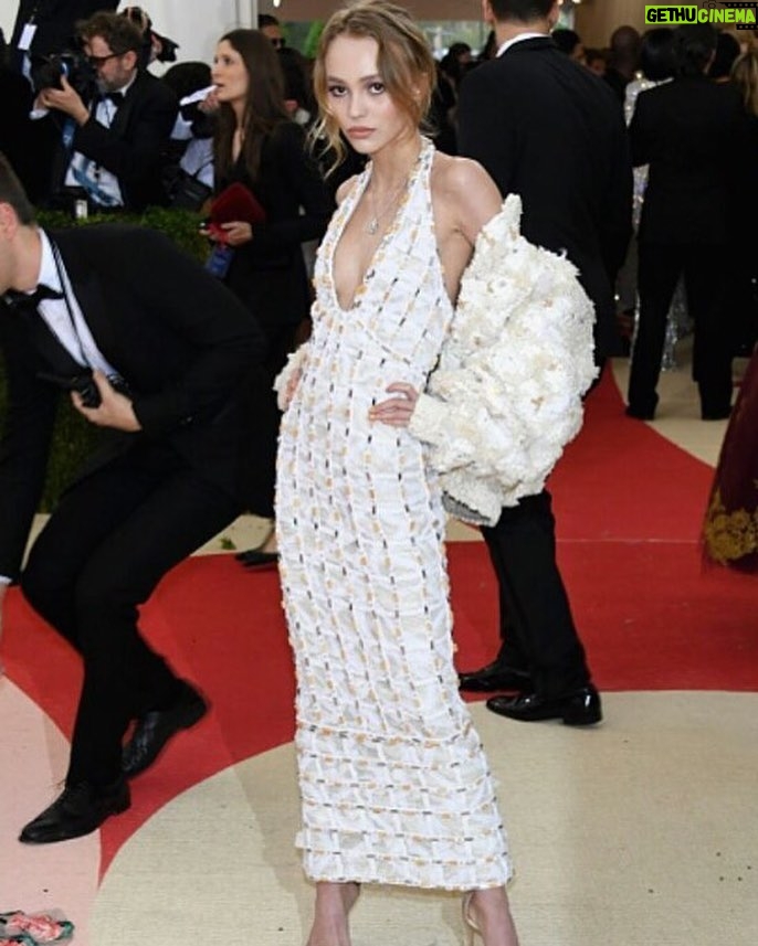 Lily-Rose Depp Instagram - Thank you @chanelofficial @voguemagazine 😚