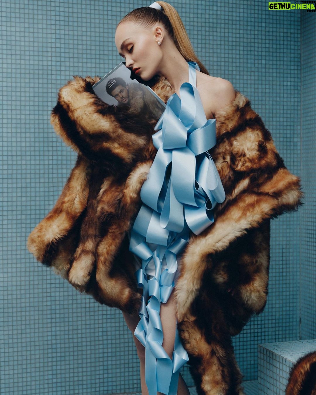 Lily-Rose Depp Instagram - @wmag 🌹⛓❤️ @theidol