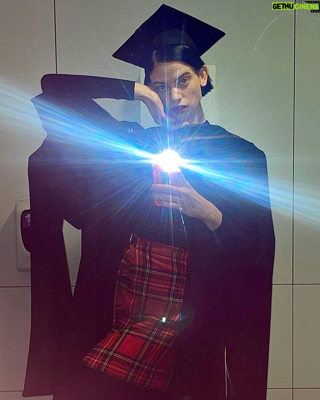 Lily McMenamy - 2.2K Likes - master of performance :) xxxx